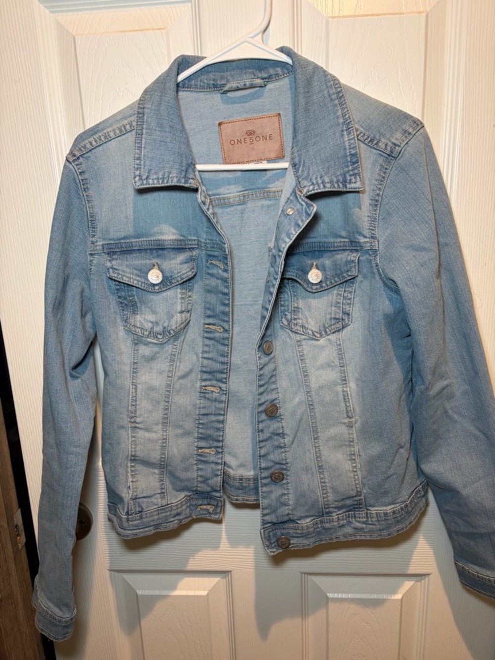 One5One Light Wash Stretch Denim Jacket Women’s Size Medium Classic Button Front